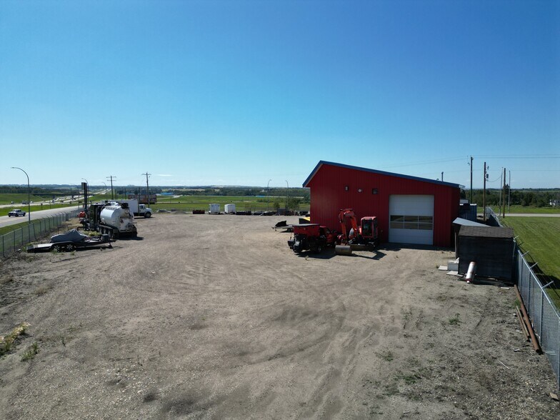 More Photos Of 3208 52 Av, Innisfail Warehouse For Sale
