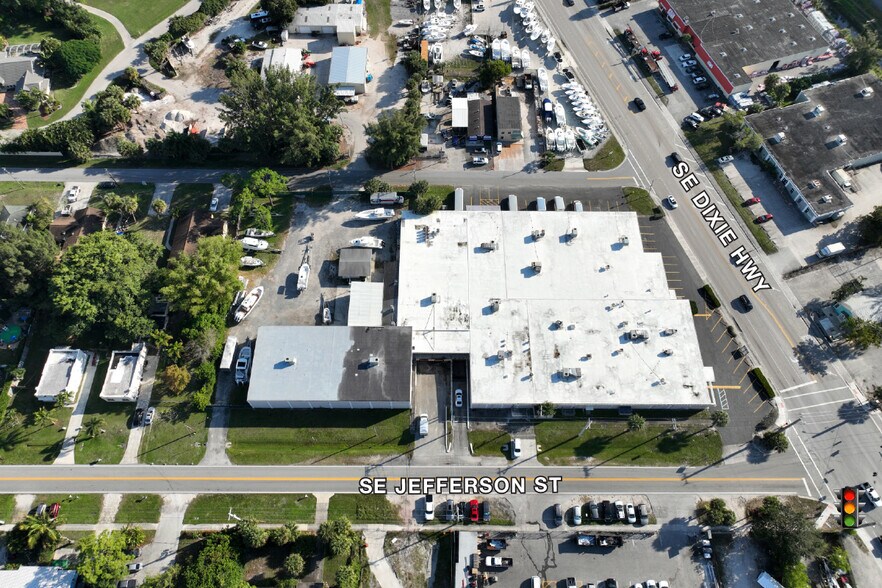 More Photos Of 3601 SE Dixie Hwy, Stuart Warehouse For Lease