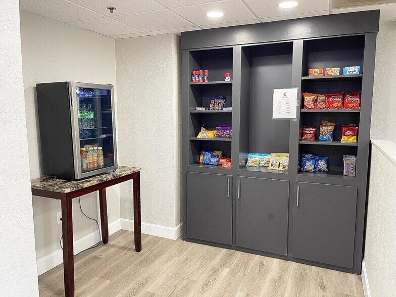 More Photos Of 12323 Katy Fwy, Houston Hotel For Sale