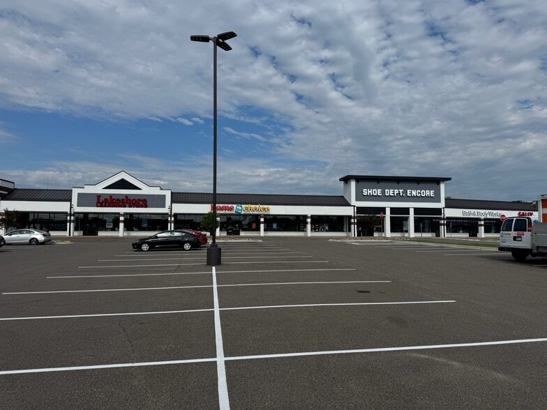 More Photos Of 1715-1749 Beam Ave, Maplewood Unknown For Lease