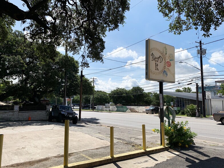 More Photos Of 2058 S Lamar Blvd, Austin Freestanding For Lease