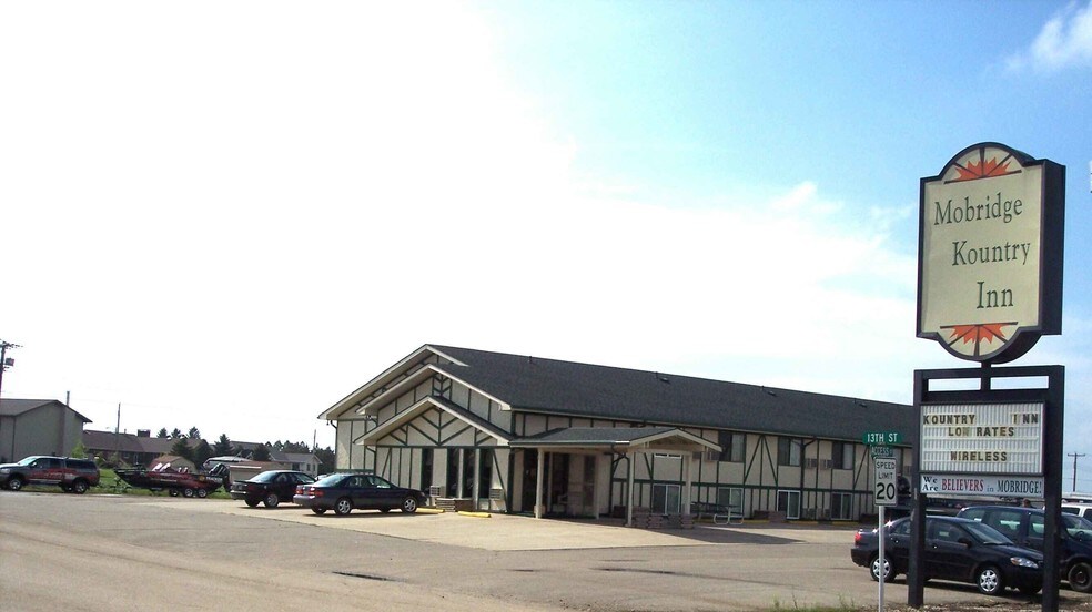 Primary Photo Of 1301 W Grand Xing, Mobridge Hotel For Sale