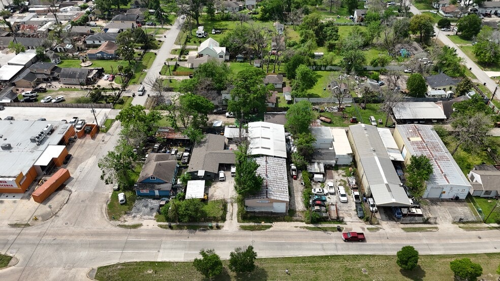 More Photos Of 8709 Irvington Blvd, Houston Warehouse For Sale