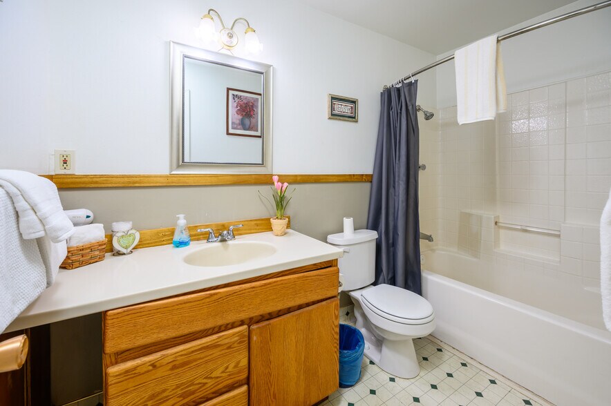 More Photos Of 109455 Highway 97 N, Chemult Hotel For Sale