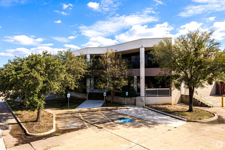 Primary Photo Of 1421 Patton Pl, Carrollton Distribution For Lease