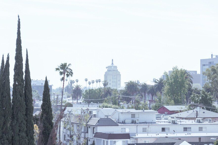 More Photos Of 14827 W Victory Blvd, Van Nuys Apartments For Sale