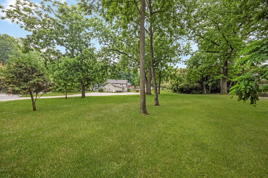 More Photos Of 645 Middle Country Rd, Middle Island Office For Sale