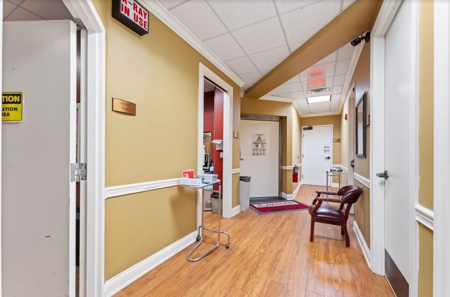 More Photos Of 230 E Ogden Ave, Hinsdale Medical For Sale