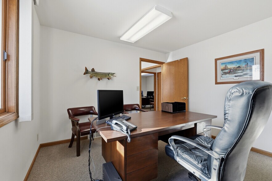 More Photos Of 5500 Prairie Dr, Plover Flex For Sale