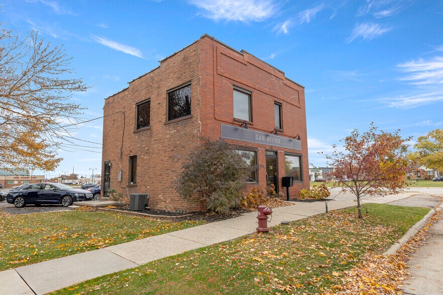 More Photos Of 6336 Fox Ave, Allen Park Office For Sale
