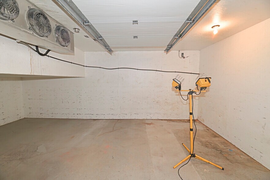 More Photos Of 30R First Ave, Toronto Light Distribution For Sale