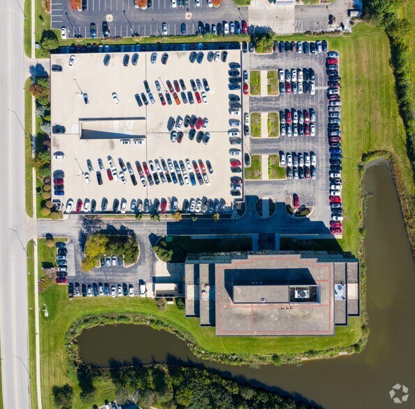 More Photos Of 999 Oakmont Plaza Dr, Westmont Office For Lease