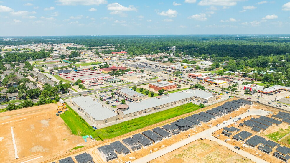More Photos Of 1319 Cypress Creek Parkway, Houston Storefront For Lease