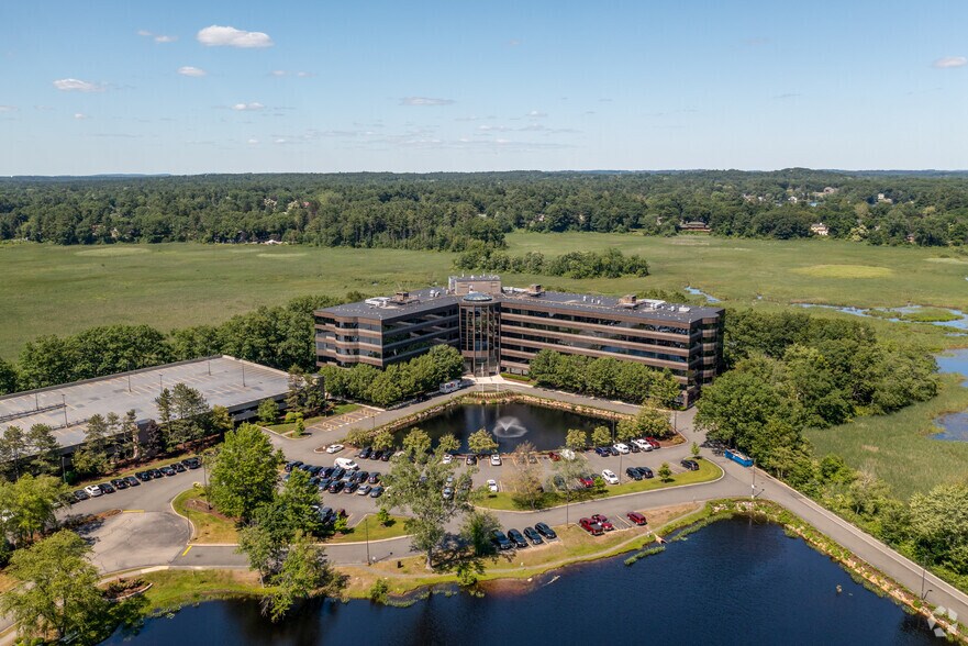 More Photos Of 101 Edgewater Dr, Wakefield Unknown For Lease