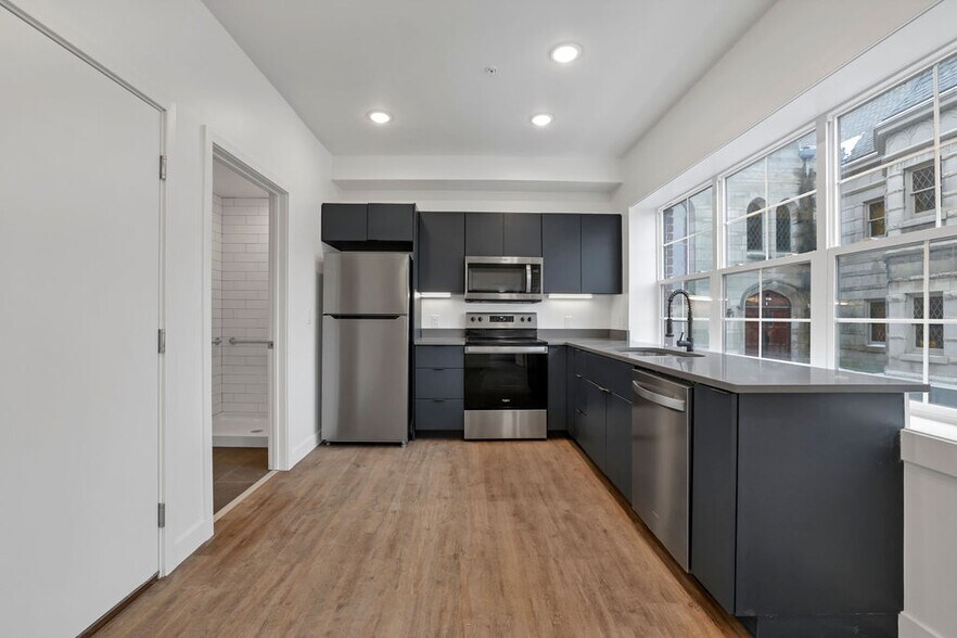 More Photos Of 595 E Broad St, Columbus Apartments For Sale