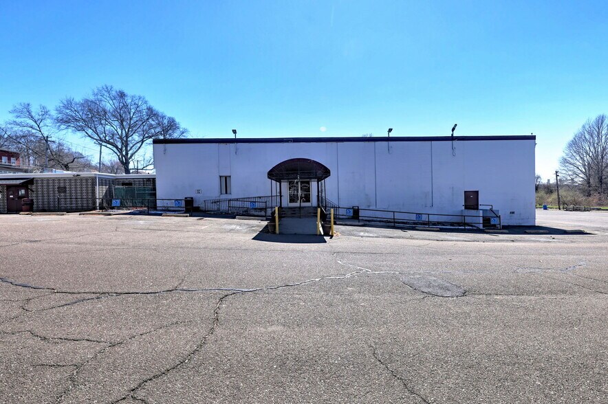 More Photos Of 560 Woodward Ave, New Haven Flex For Sale