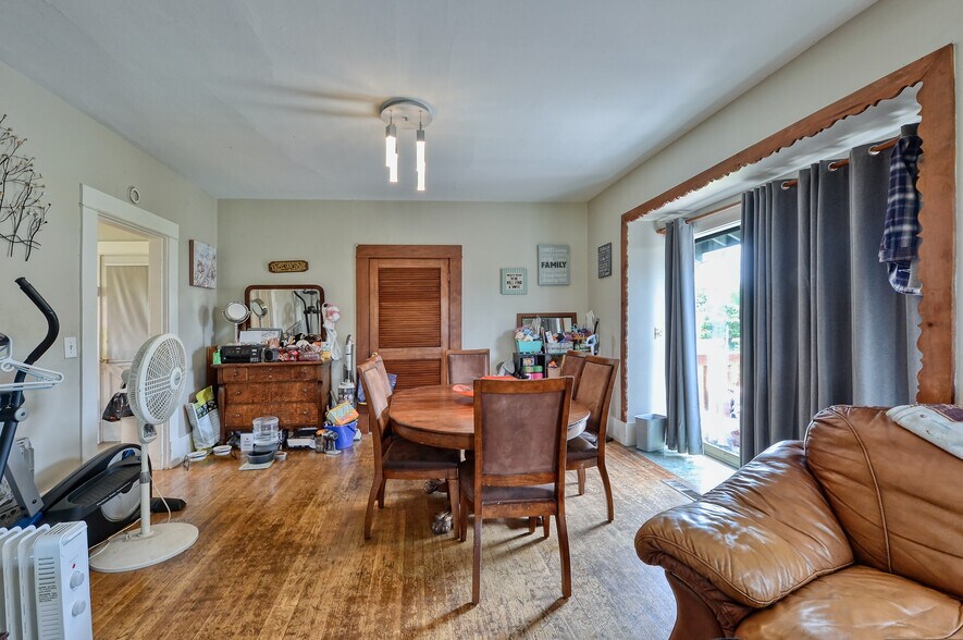 More Photos Of 5214 Guide Meridian, Bellingham Auto Repair For Sale