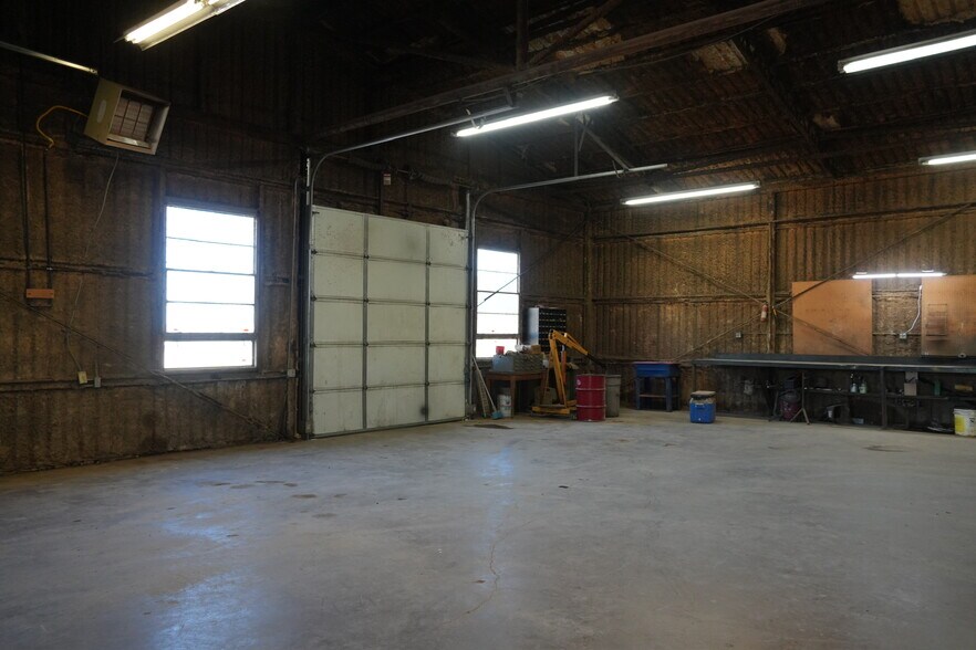 More Photos Of 835 Garza Ave, Tuscola Warehouse For Sale