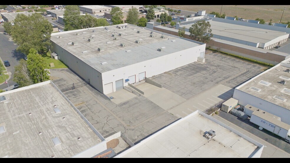 More Photos Of 5155 Goldman Ave, Moorpark Manufacturing For Sale