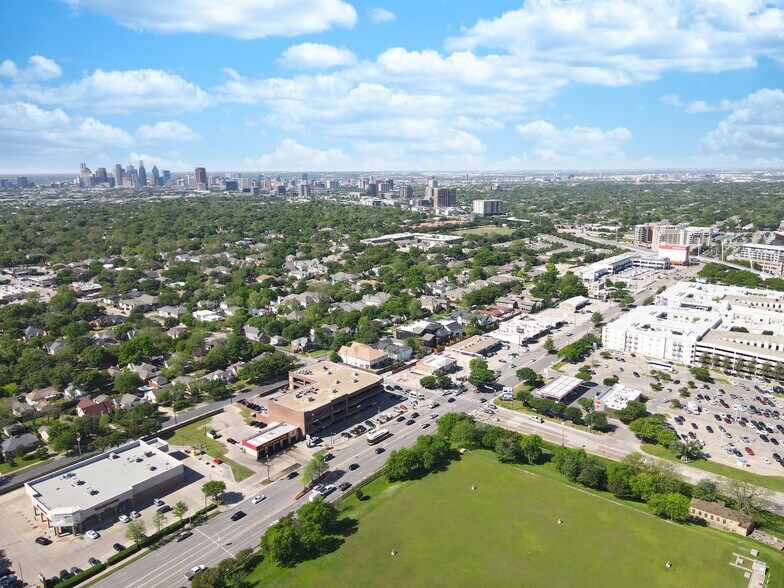 More Photos Of 5706 E Mockingbird Ln, Dallas Freestanding For Sale