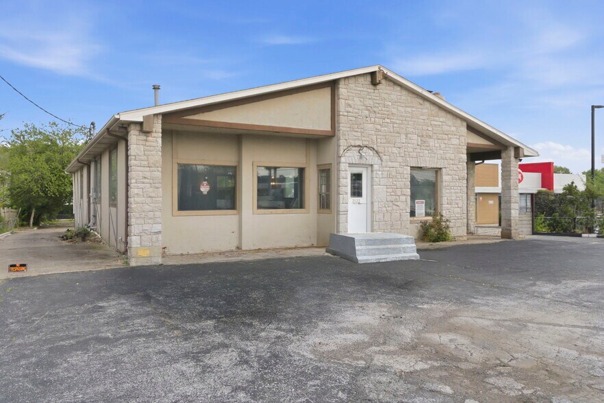 More Photos Of 2122 S Glenstone Ave, Springfield Freestanding For Sale