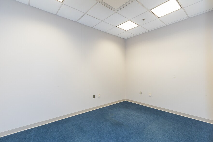 More Photos Of 129 N Main St, Anderson Office For Lease