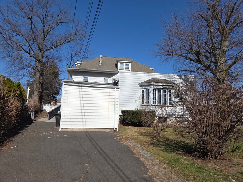 More Photos Of 683 Kearny Ave, Kearny Office For Sale