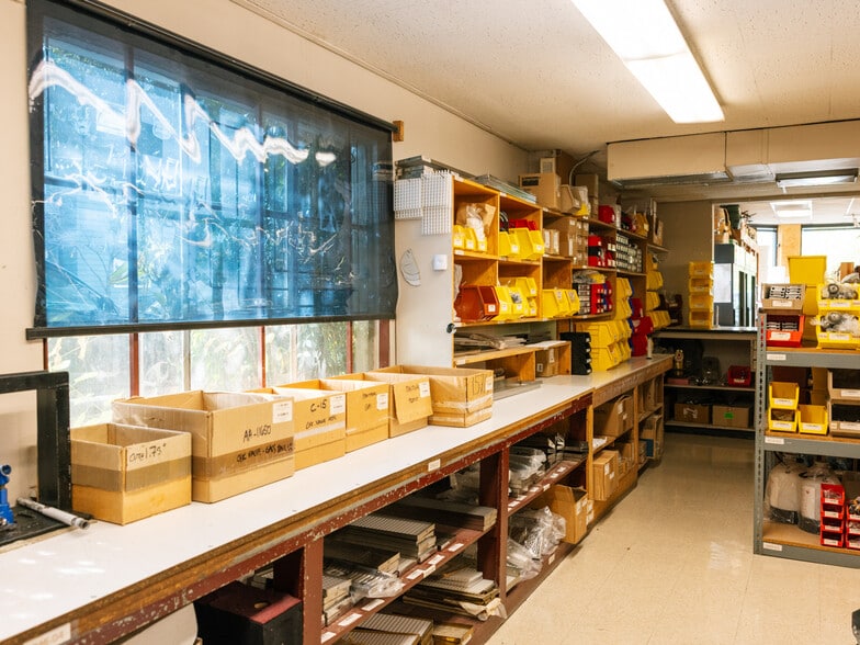 More Photos Of 212-234 SE 12th Ave, Portland Warehouse For Sale