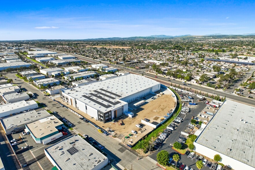 More Photos Of 5235 E Hunter Ave, Anaheim Distribution For Lease