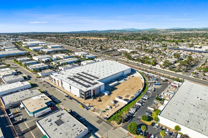 More Photos Of 5235 E Hunter Ave, Anaheim Distribution For Lease