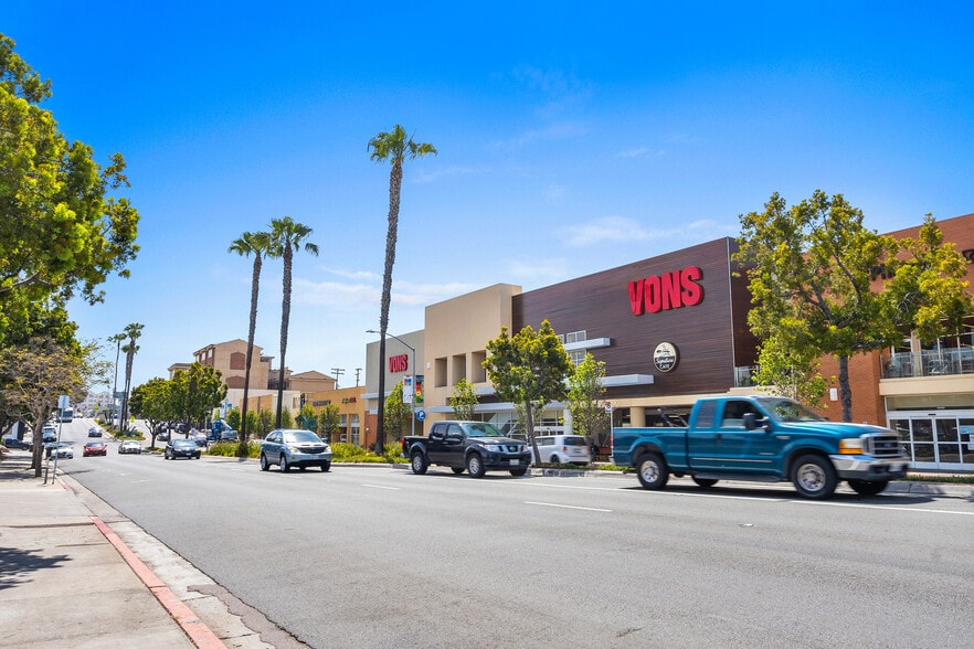 More Photos Of 515 W Washington St, San Diego Supermarket For Lease