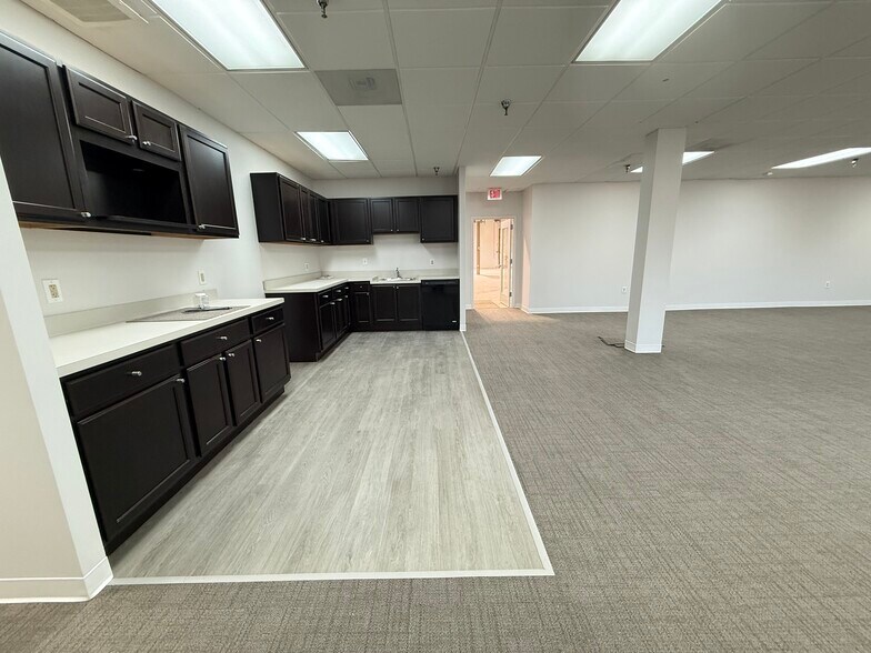 More Photos Of 4351-4395 Nicole Dr, Lanham Research And Development For Lease