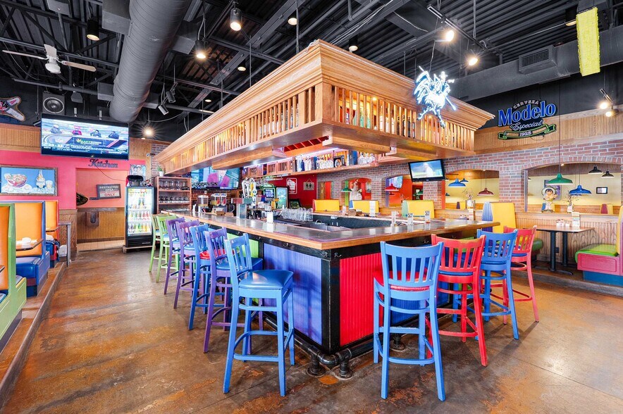 More Photos Of 850 Kepler Dr, Green Bay Restaurant For Sale