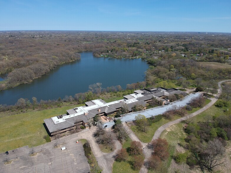 More Photos Of 3890 Salem Lake Dr, Long Grove Office For Sale