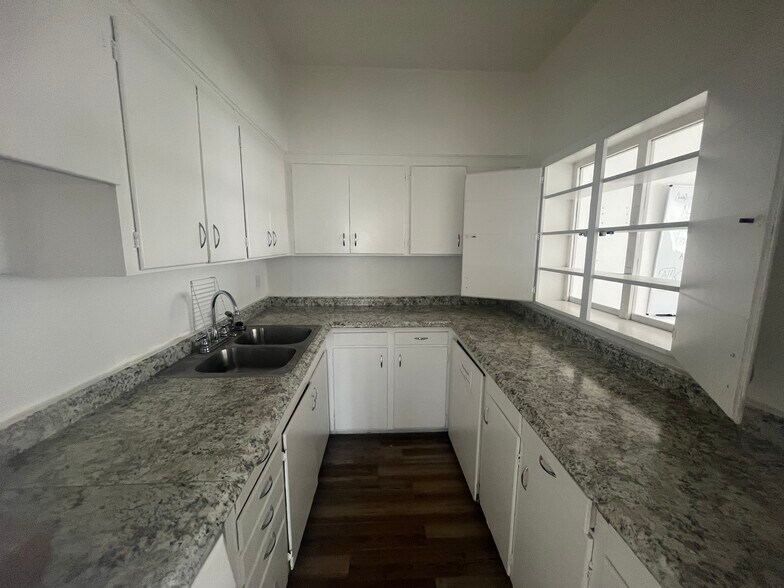 More Photos Of 805 N D St, San Bernardino Office For Sale
