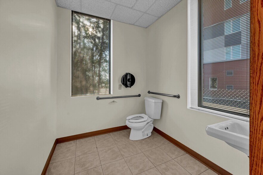 More Photos Of 122 Franklin St, Torrington General Retail For Lease