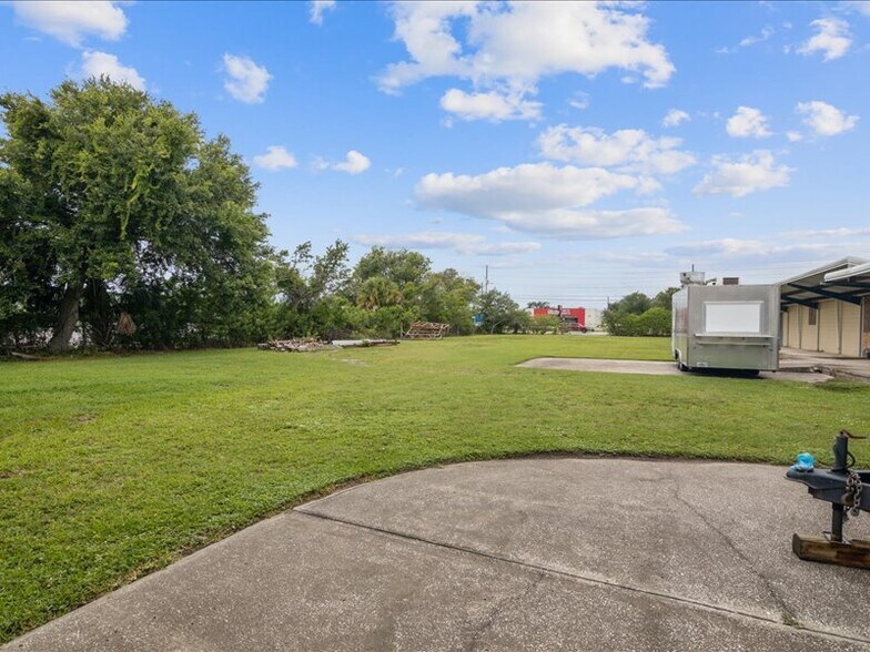 More Photos Of 12925 N 49th St, Clearwater Warehouse For Lease