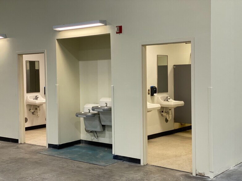 More Photos Of 2525 Pio Nono Ave, Macon-Bibb Warehouse For Lease