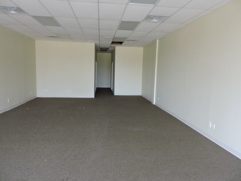 More Photos Of 407 W Baker Rd, Baytown Unknown For Lease