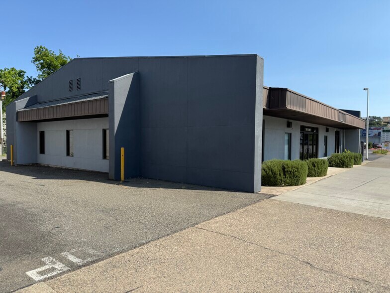 More Photos Of 748 Market St, Redding Office For Sale