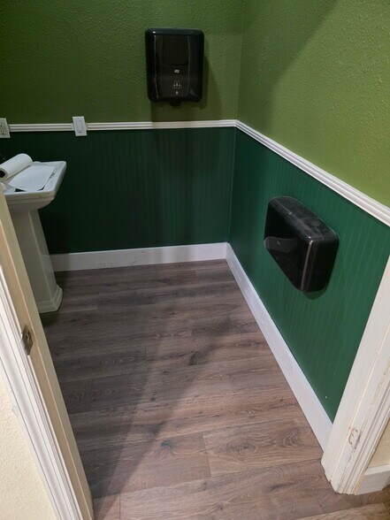 More Photos Of 10901 SE US Highway 441, Belleview Storefront Retail Office For Lease