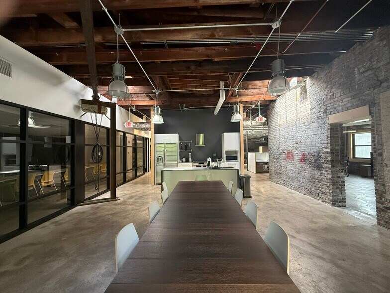 More Photos Of 317-325 S Main St, Pittsburgh Light Manufacturing For Sale