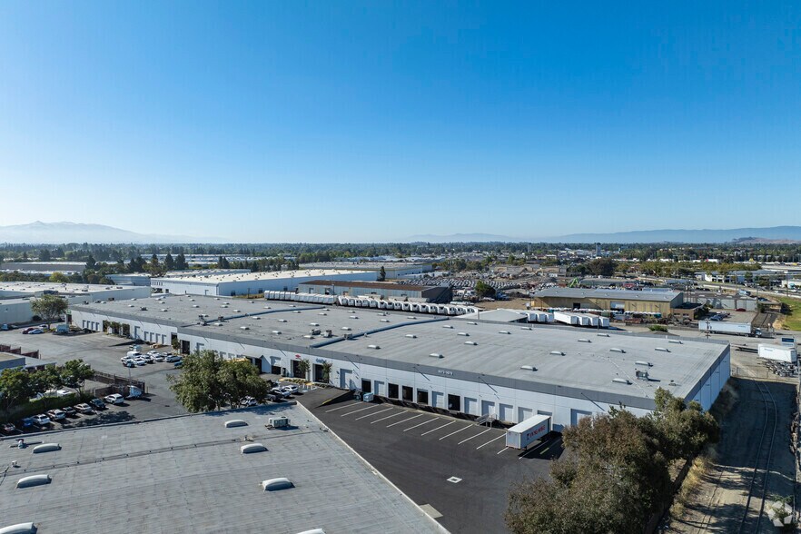 More Photos Of 1660-1678 Delta Ct, Hayward Warehouse For Lease