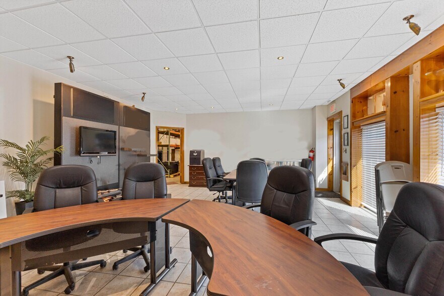 More Photos Of 1094 N Main St, Ashland City Light Manufacturing For Sale