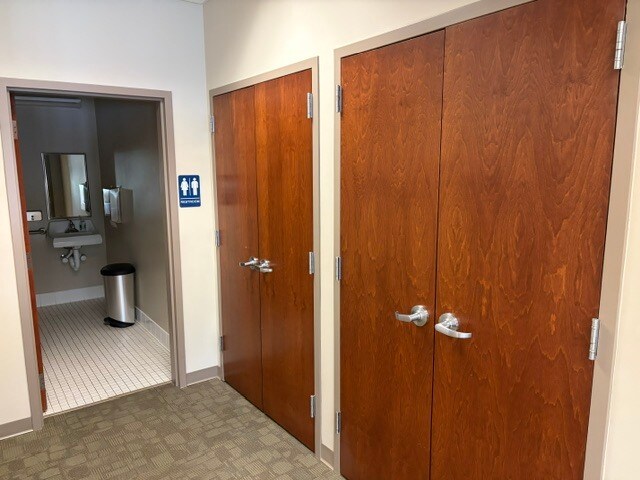 More Photos Of 2555-2565 E Calumet St, Appleton Office For Sale