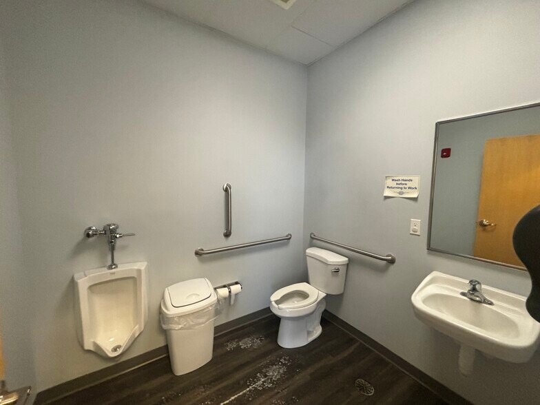 More Photos Of 3252 Ginger Creek Dr, Springfield Storefront Retail Office For Lease