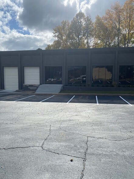 More Photos Of 3115-3121 Marjan Dr, Doraville Warehouse For Lease