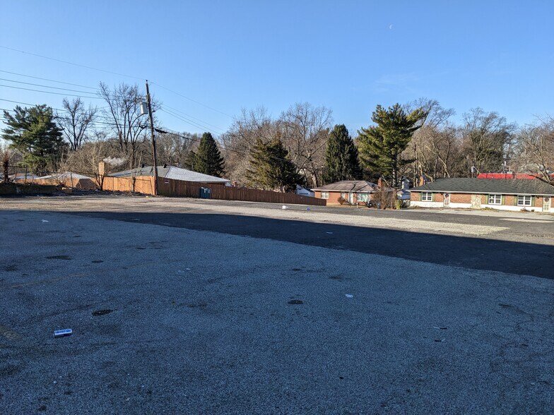 More Photos Of 1434-1436 Chambers Rd, Saint Louis Veterinarian Kennel For Sale