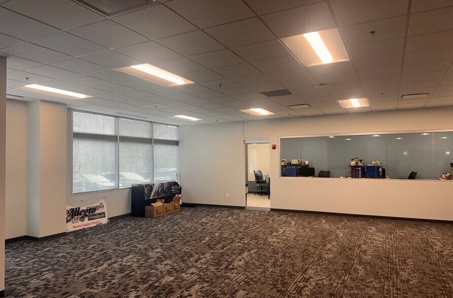 More Photos Of 900 N Squirrel Rd, Auburn Hills Office For Lease
