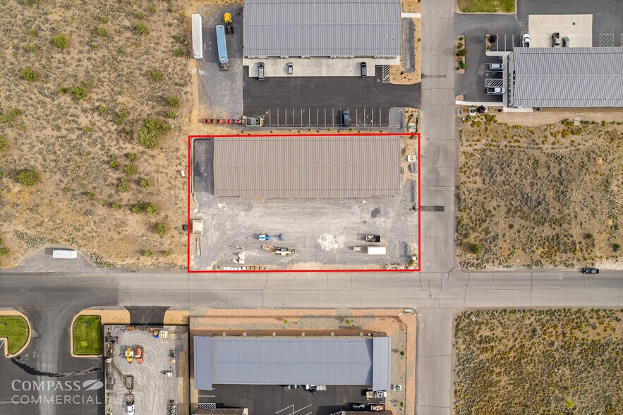 More Photos Of Page Ct, Prineville Manufacturing For Lease
